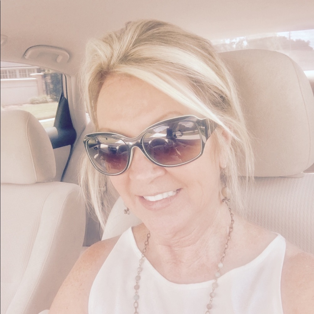 Meet your Posher, Sarina